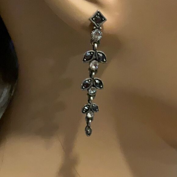 Black dangle earrings - Picture 2 of 4